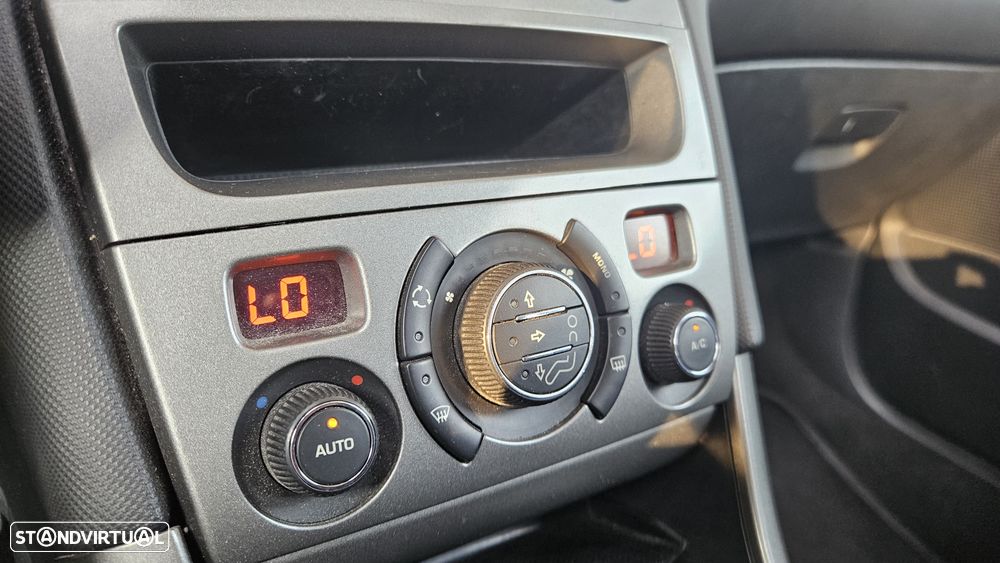 Peugeot 308 1.6 HDi Premium - 15