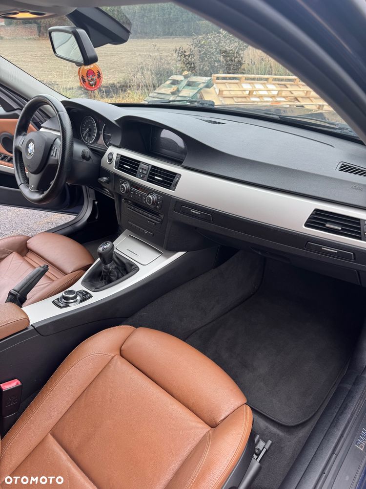 BMW Seria 3 320d Efficient Dynamics - 24