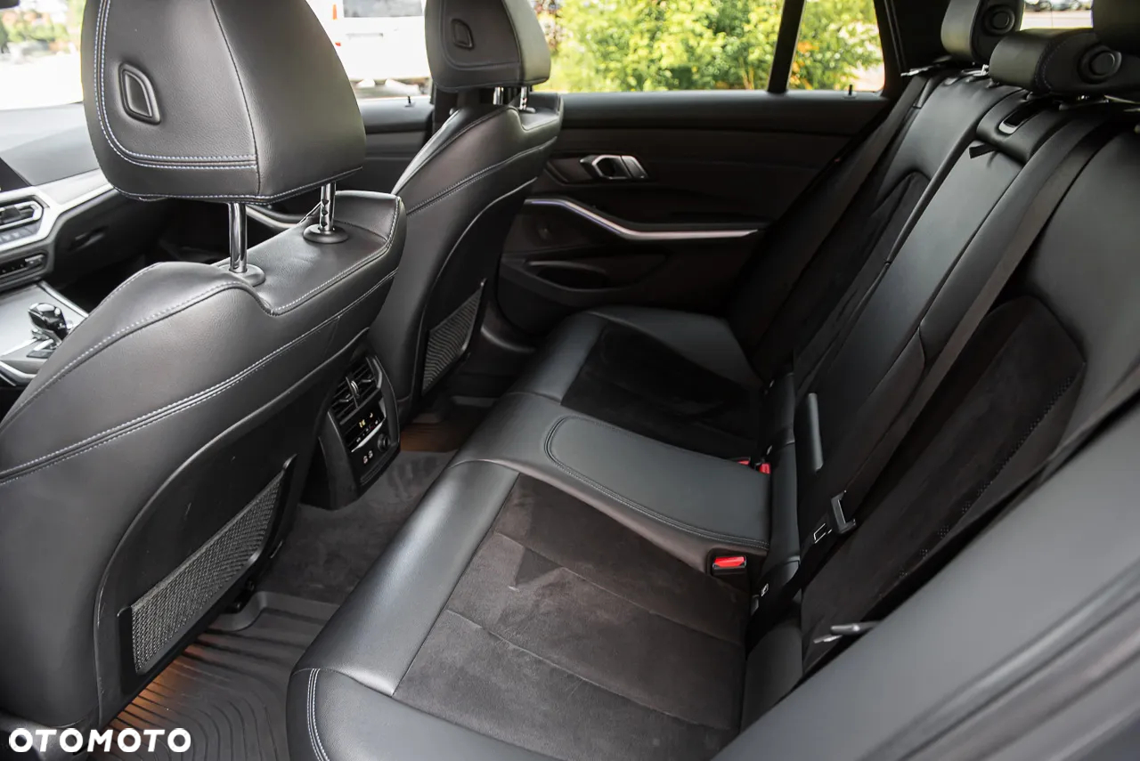 BMW Seria 3 320d xDrive M Sport - 28