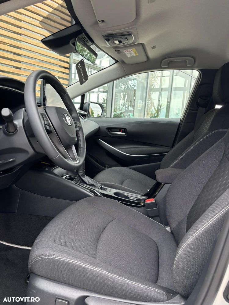 Toyota Corolla 1.8 HSD Business - 11