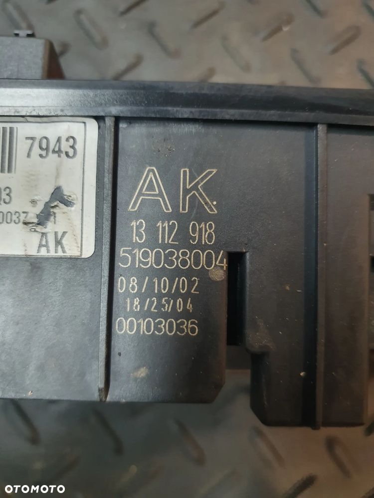 OPEL VECTRA C SKRZYNKA BEZPIECZNIKÓW 13112918 519038004 - 8