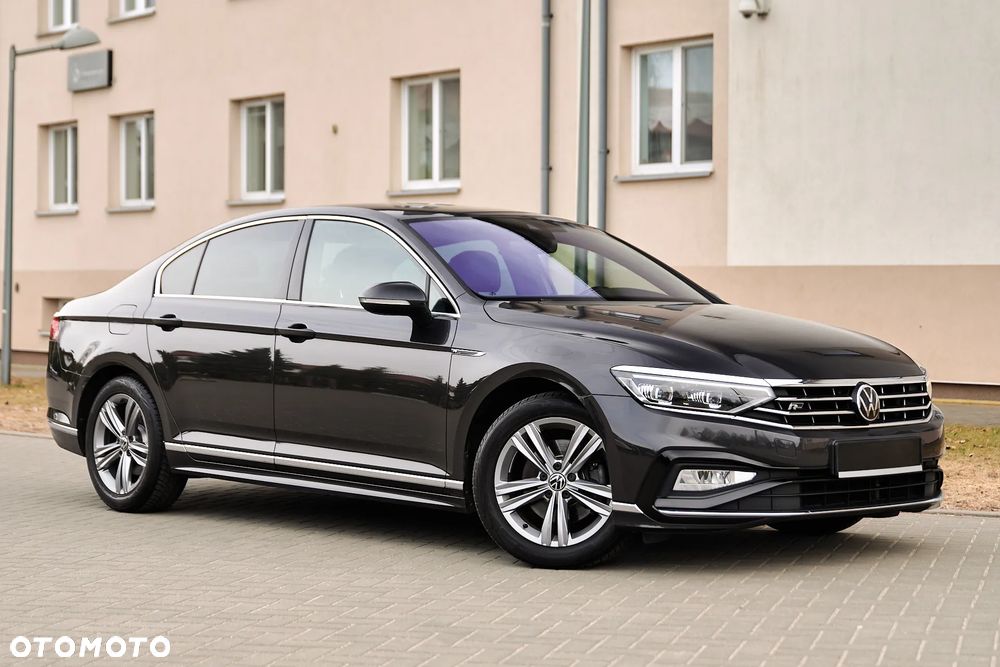 Volkswagen Passat - 1