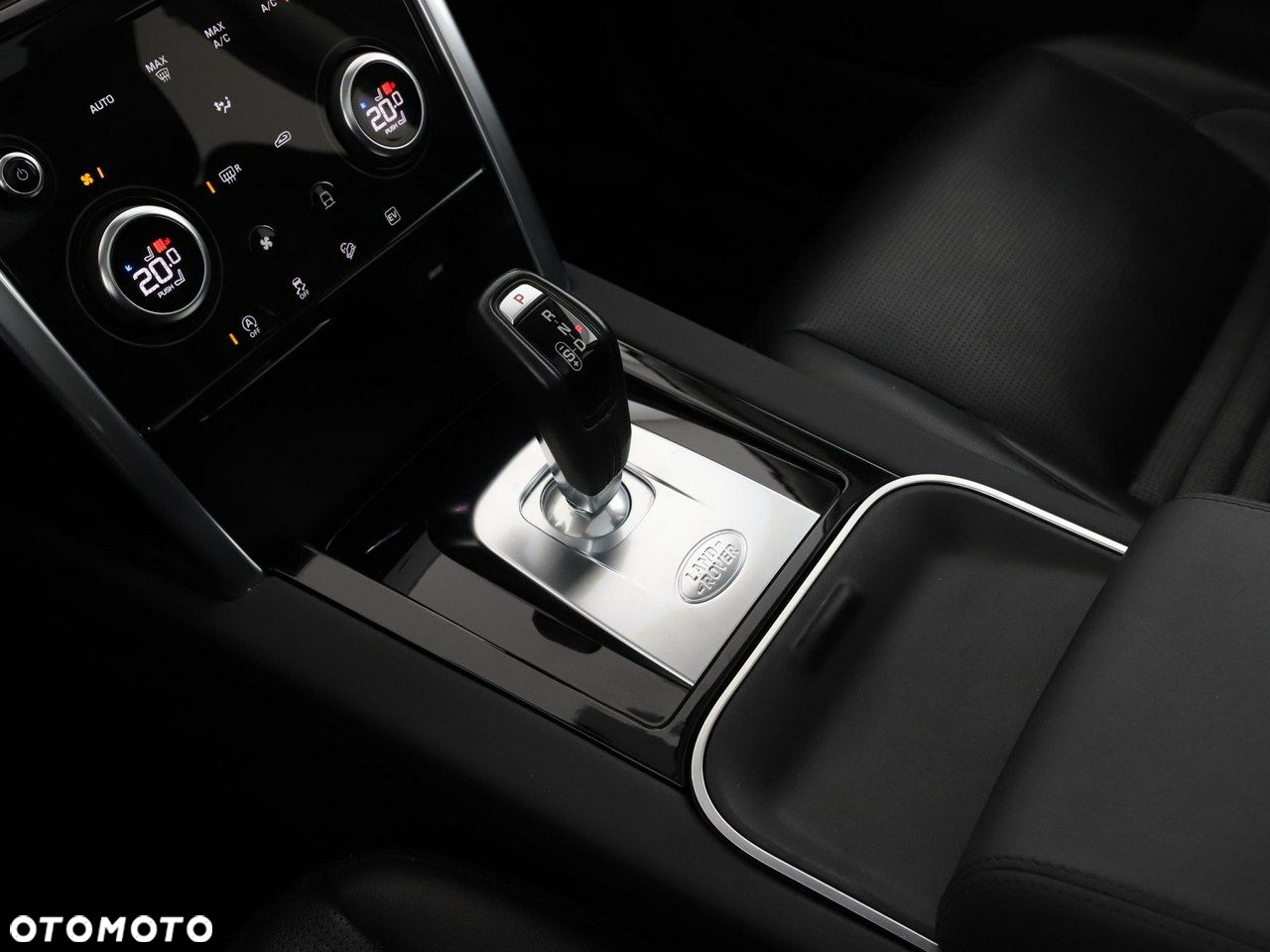 Land Rover Discovery Sport P300e - 28