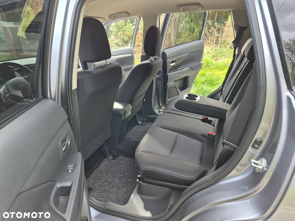 Mitsubishi Outlander 2.2 DI-D 2WD Plus - 17