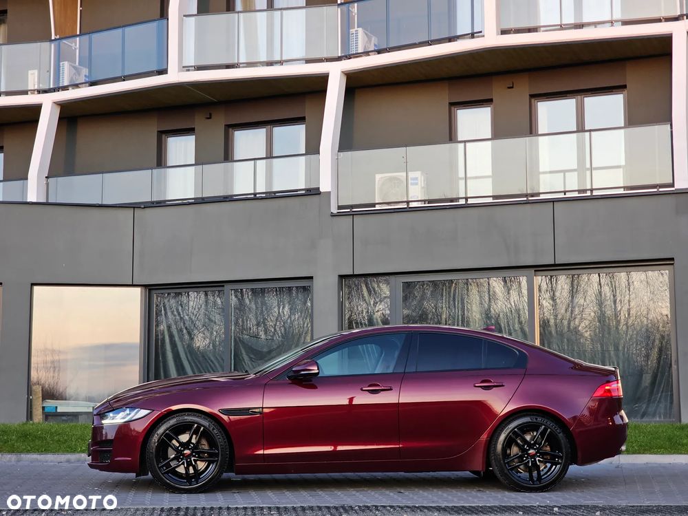 Jaguar XE 2.0 D Prestige - 16