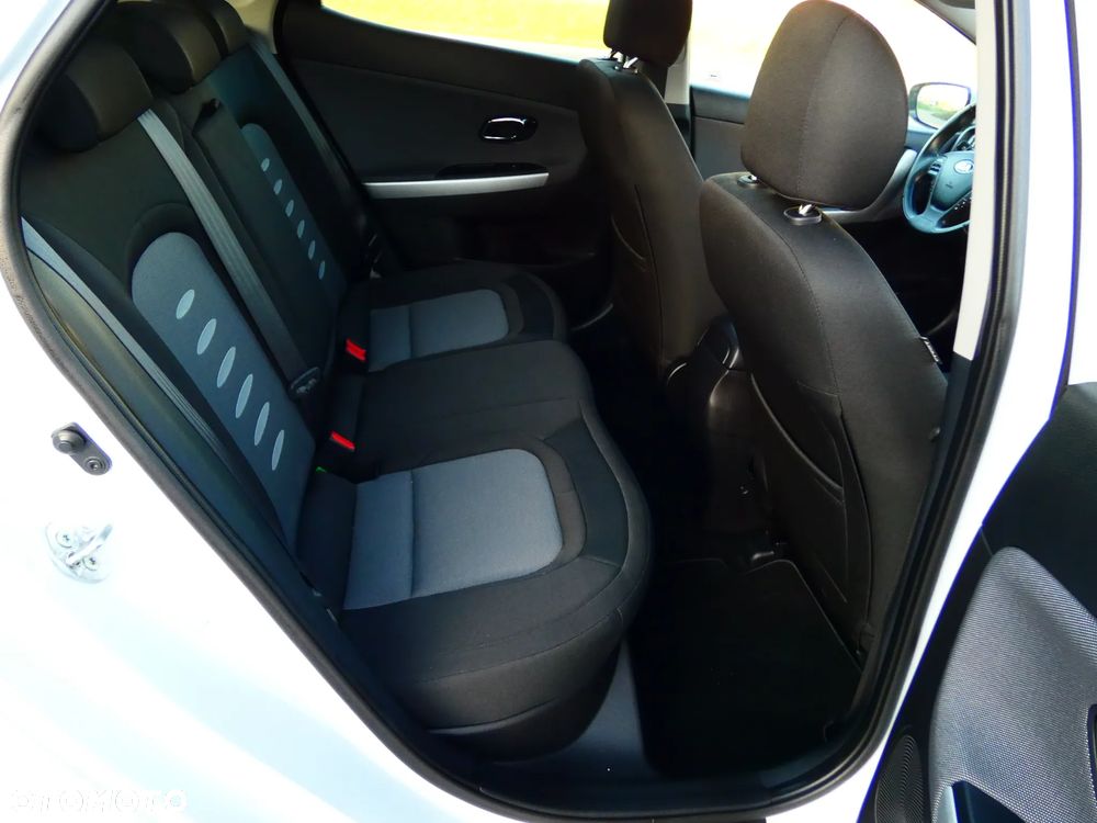 Kia Ceed 1.6 GDI Business Line - 14