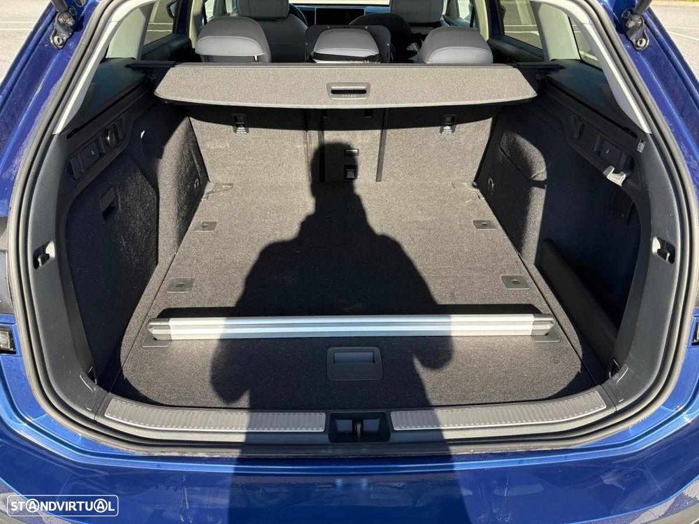 VW Passat Variant 1.5 eTSI Business DSG - 16