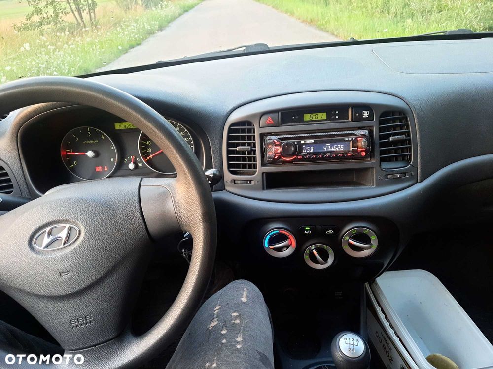 Hyundai Accent - 5