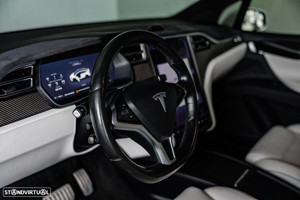 Tesla Model X P100D - 17