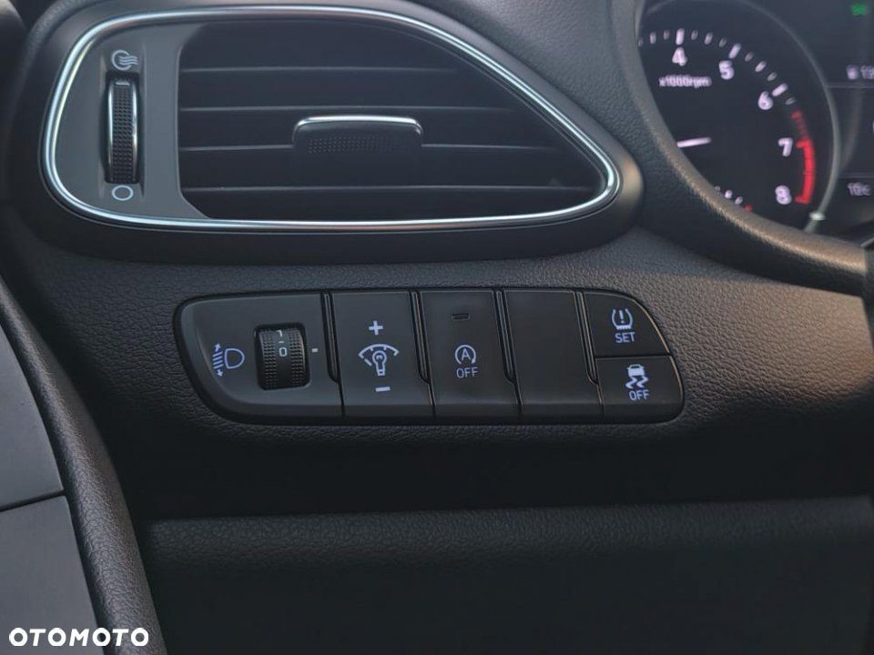 Hyundai i30 1.5 DPI Classic + - 24