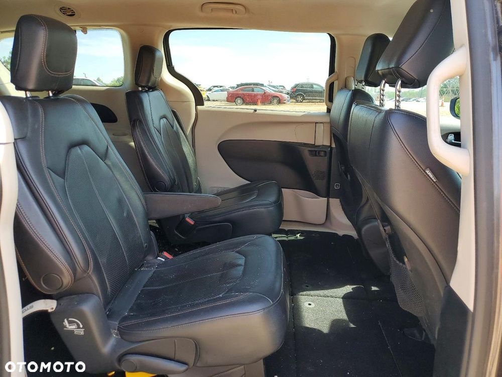 Chrysler Pacifica - 10