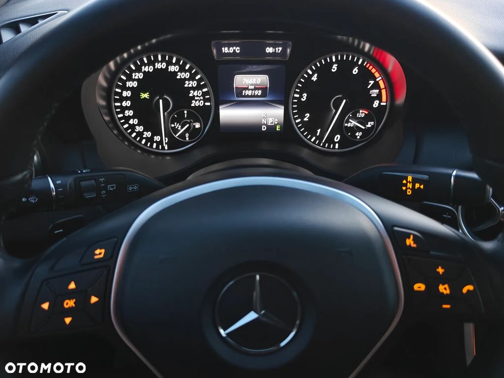 Mercedes-Benz Klasa A 180 7G-DCT 2Style - 7