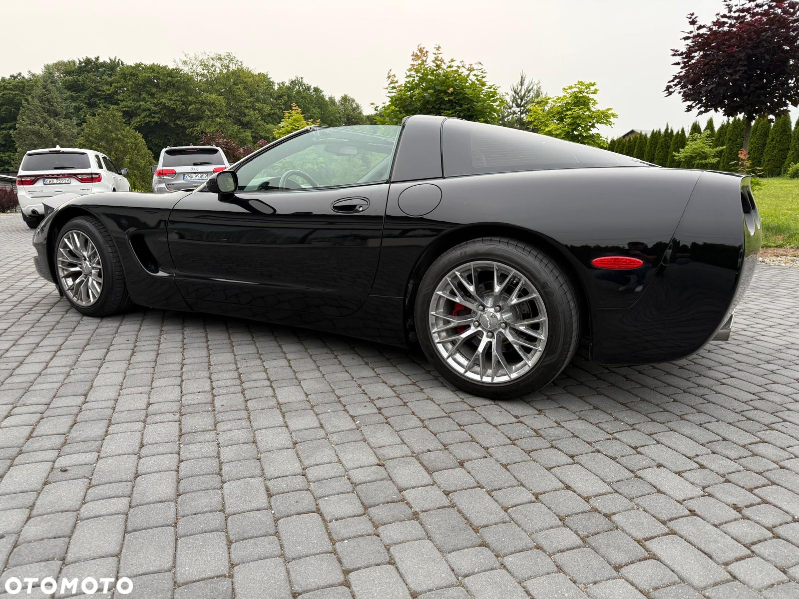 Chevrolet Corvette - 4