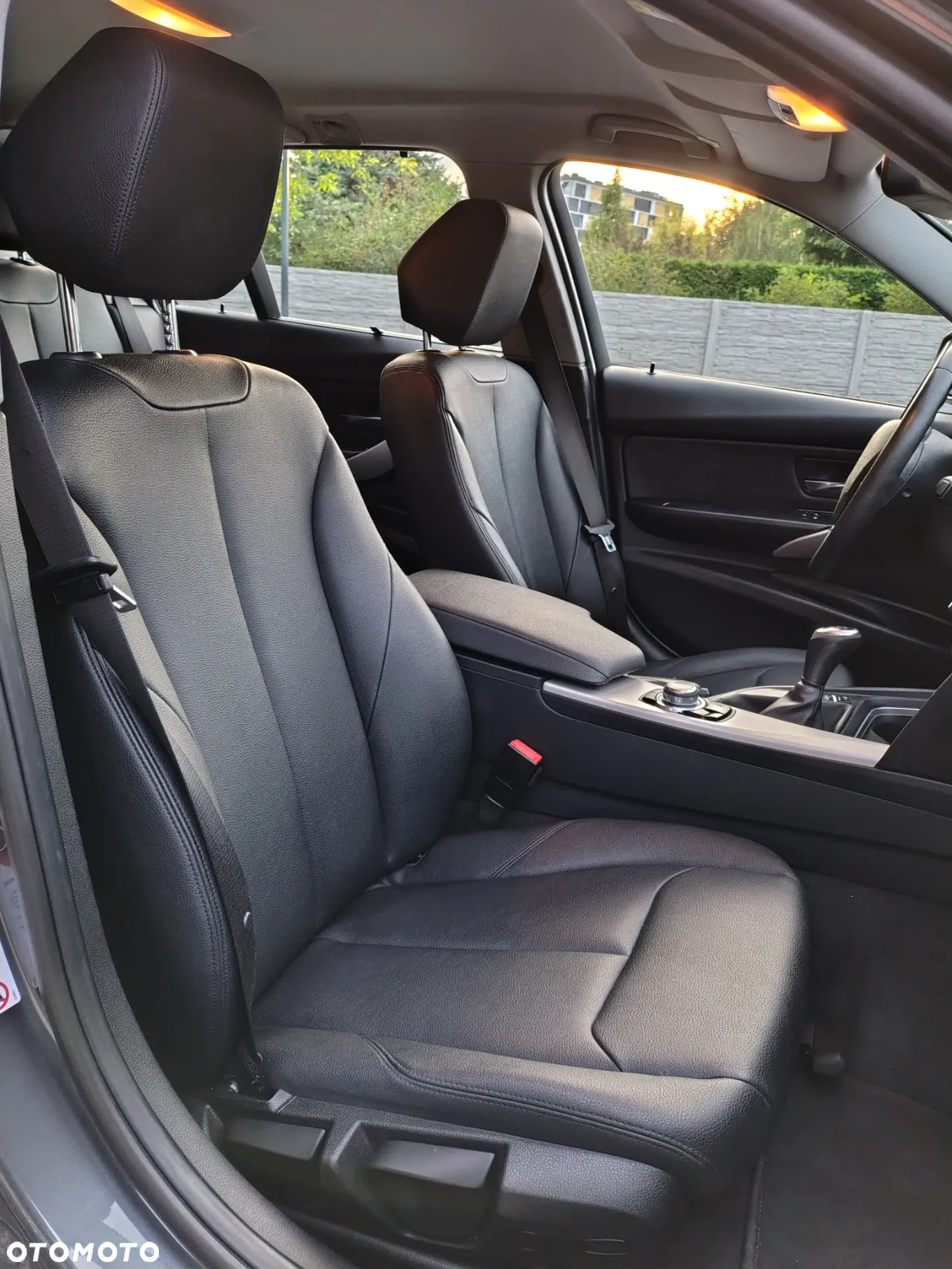 BMW Seria 3 318d Touring - 11