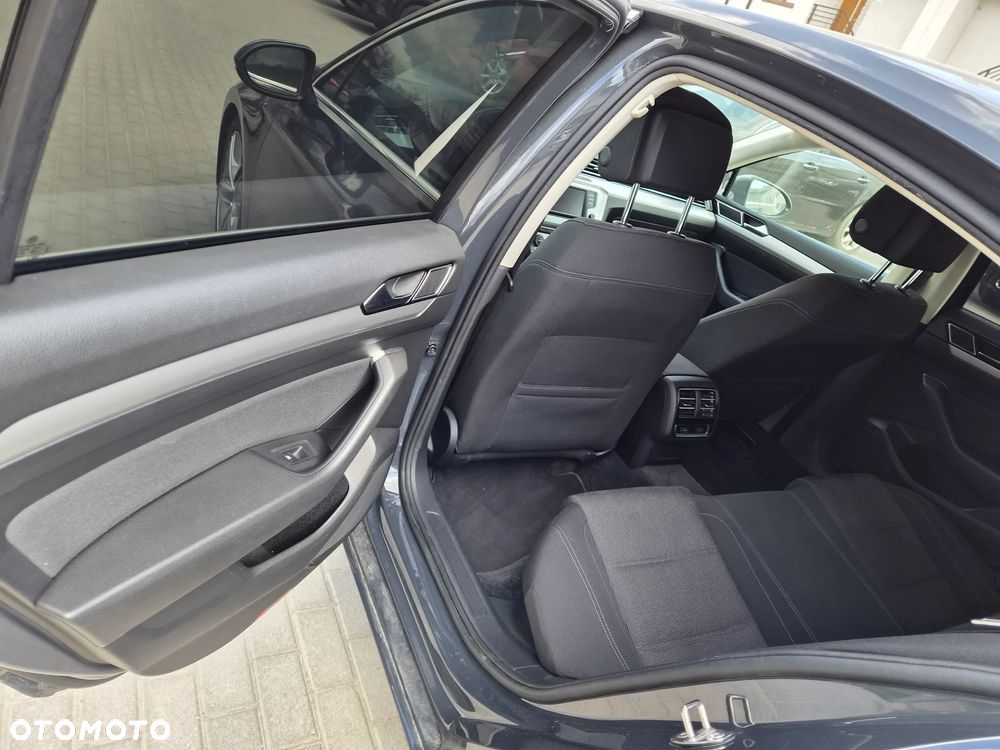 Volkswagen Passat 2.0 TDI BMT Comfortline DSG - 16