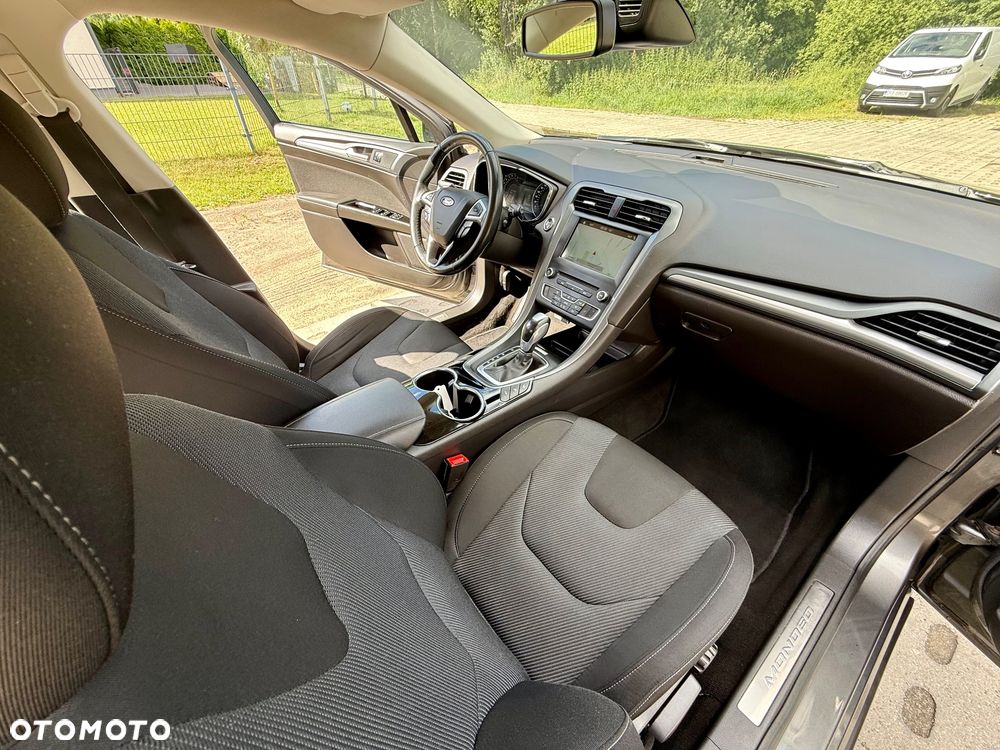 Ford Mondeo - 36
