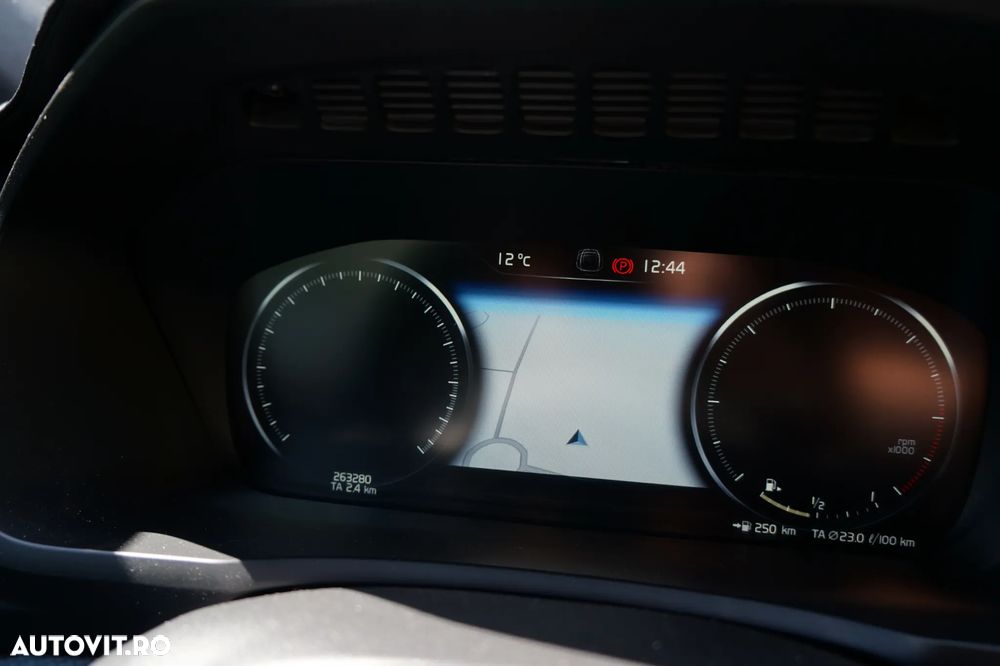 Volvo XC 90 D5 AWD R-Design - 16