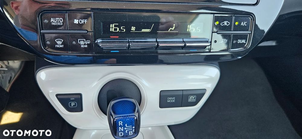 Toyota Prius Hybrid Executive - 36