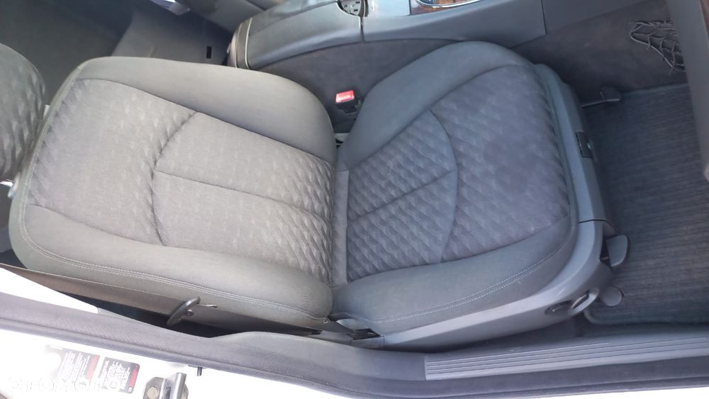 Mercedes-Benz Klasa E 240 4Matic Avantgarde - 14