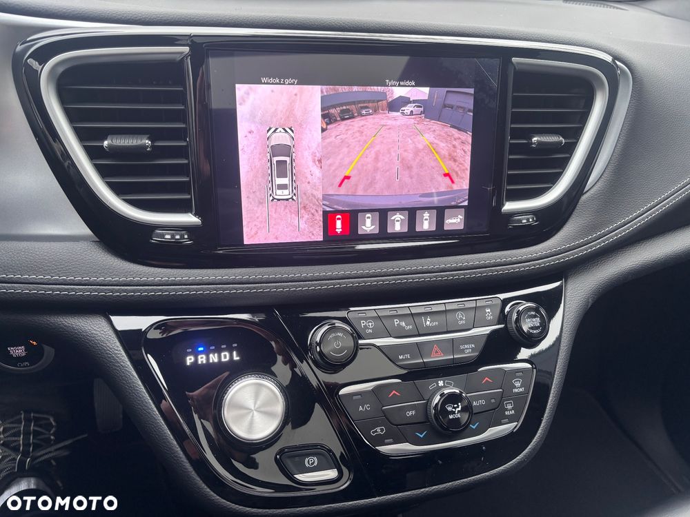 Chrysler Pacifica - 24