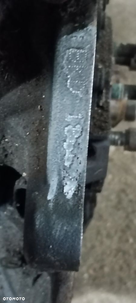 Silnik blok silnika słupek VW Golf V 2.0 TDI BKD - 9