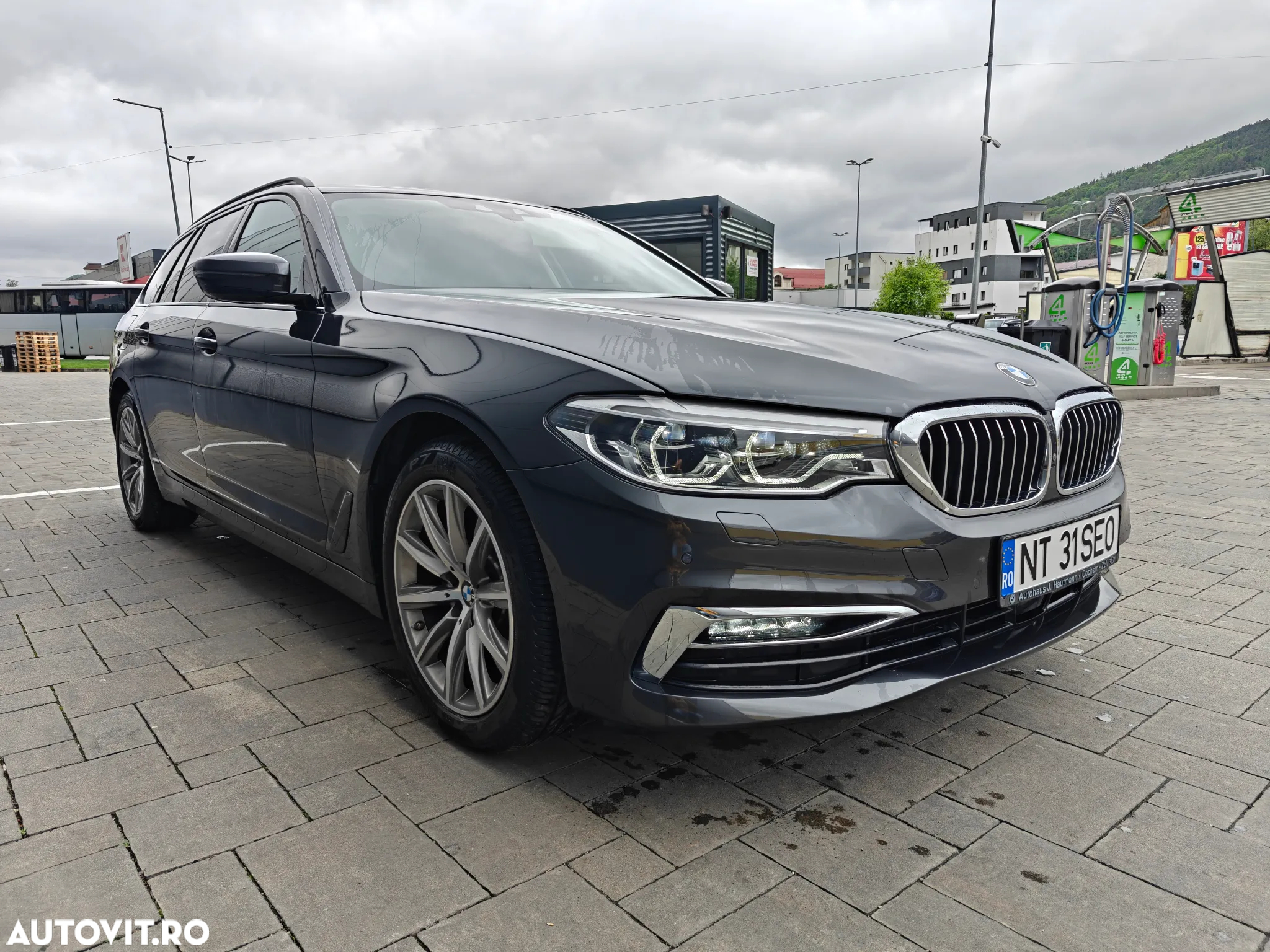 BMW Seria 5 520d Touring Aut. Luxury Line - 2