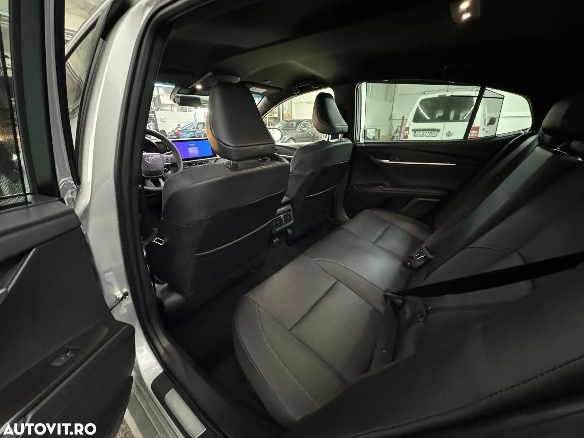 Toyota Camry 2.5 HEV Luxury - 11