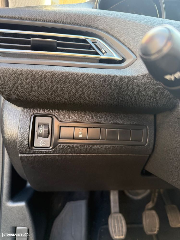 Peugeot 308 SW 1.5 BlueHDi Style J17 - 24