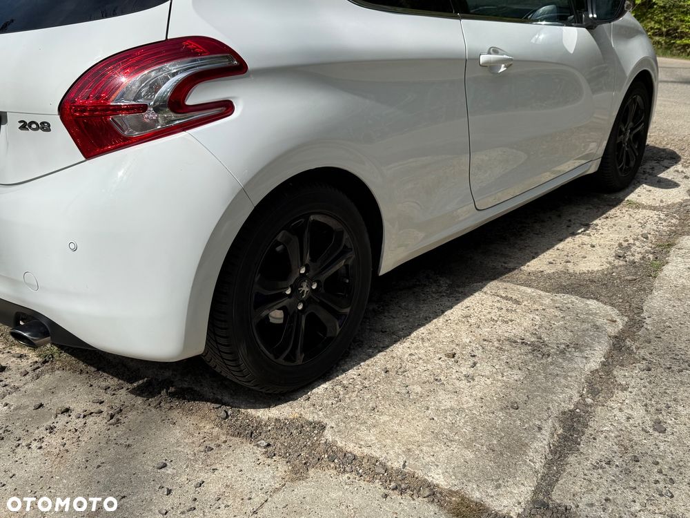 Peugeot 208 - 12