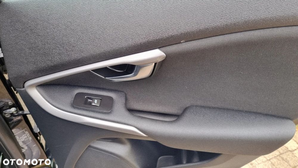 Volvo V40 D3 Geartronic Momentum - 25