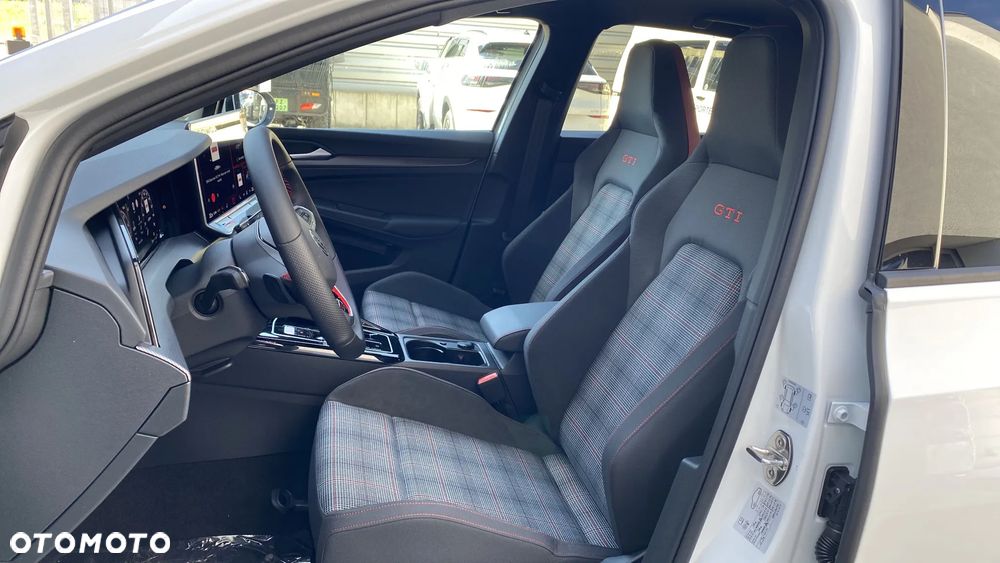 Volkswagen Golf - 20