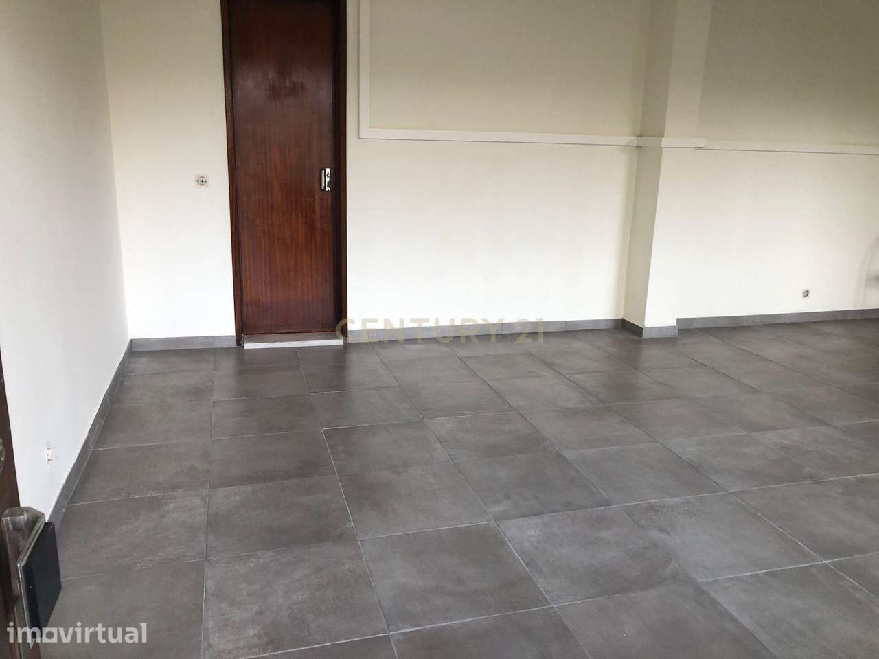 Arrenda-se Loja Comercial com 30m² em Queijas - Grande imagem: 5/9