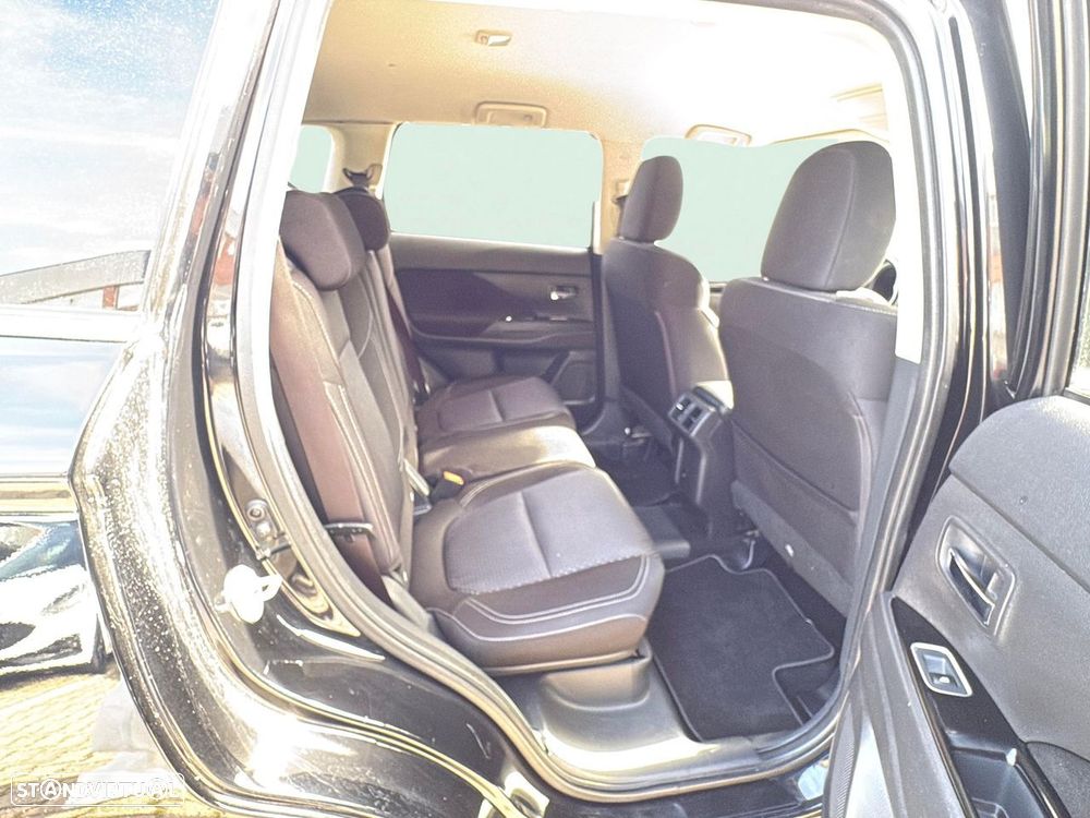 Mitsubishi Outlander 2.4 Intense - 15