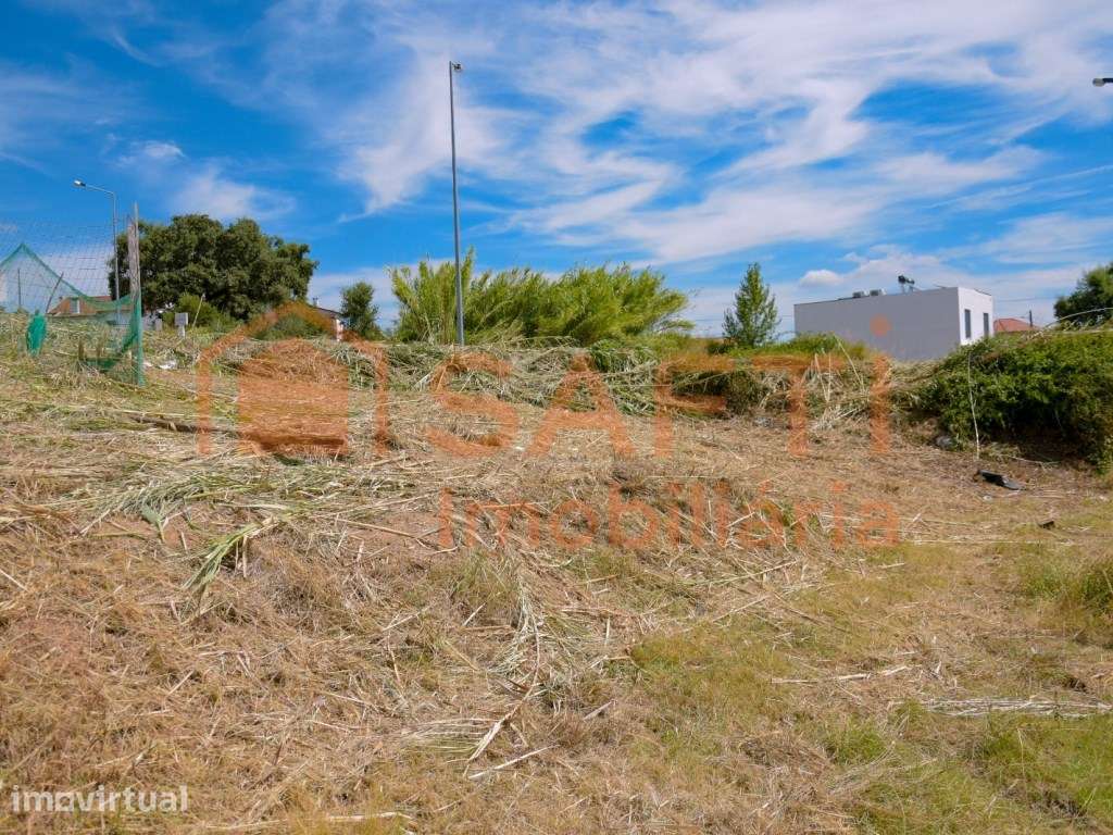 Terreno de 347 m² em Leiria para construir - Grande imagem: 3/4