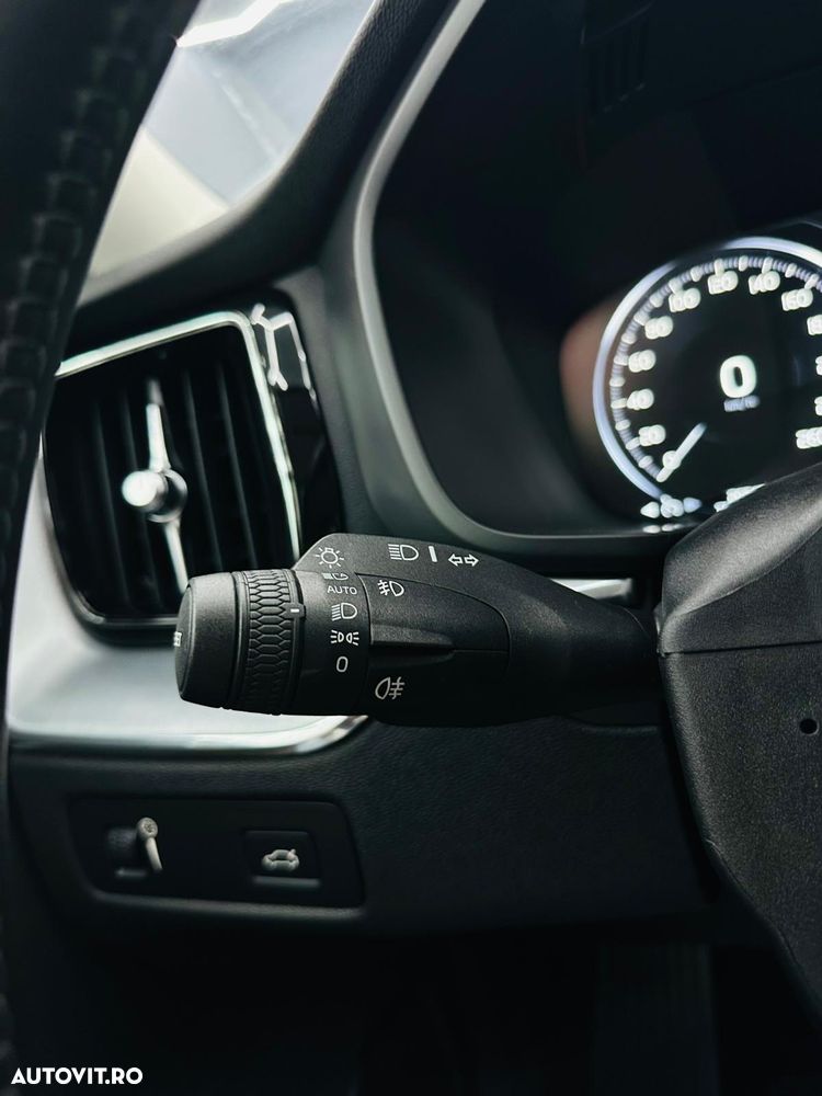 Volvo XC 60 D4 Geartronic Momentum Pro - 28