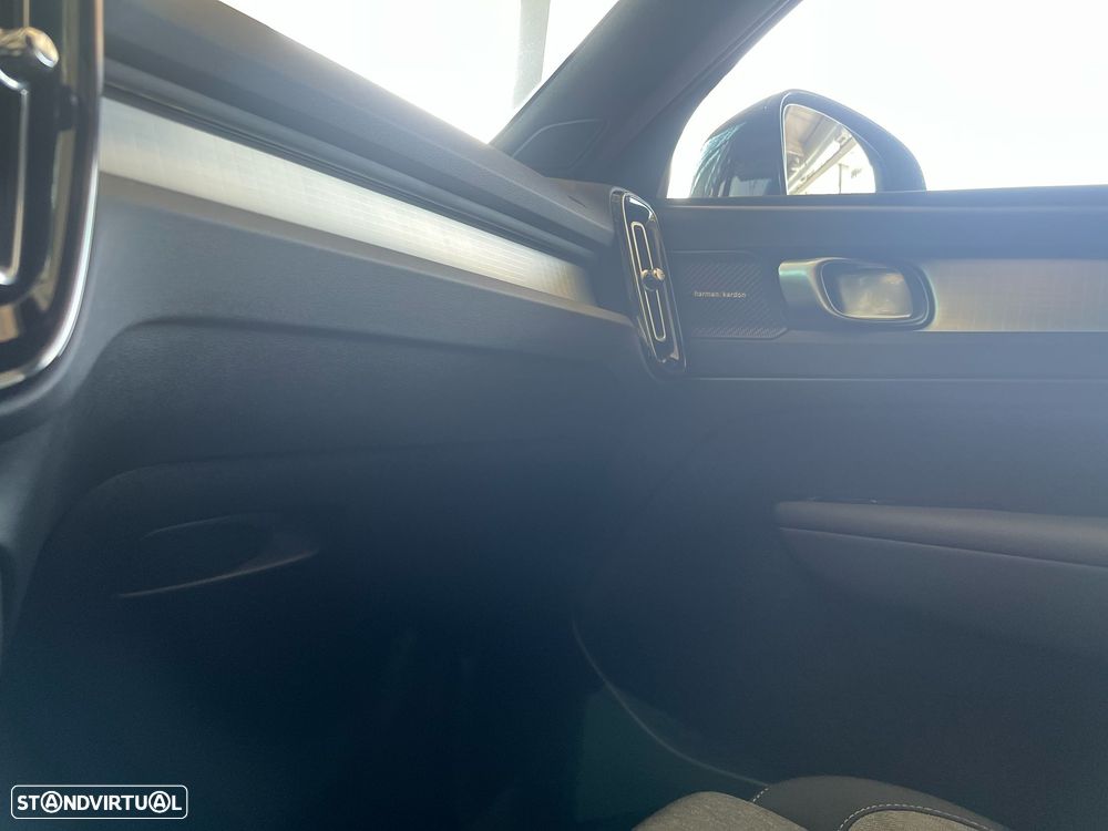 Volvo XC 40 2.0 B3 Plus Dark - 20