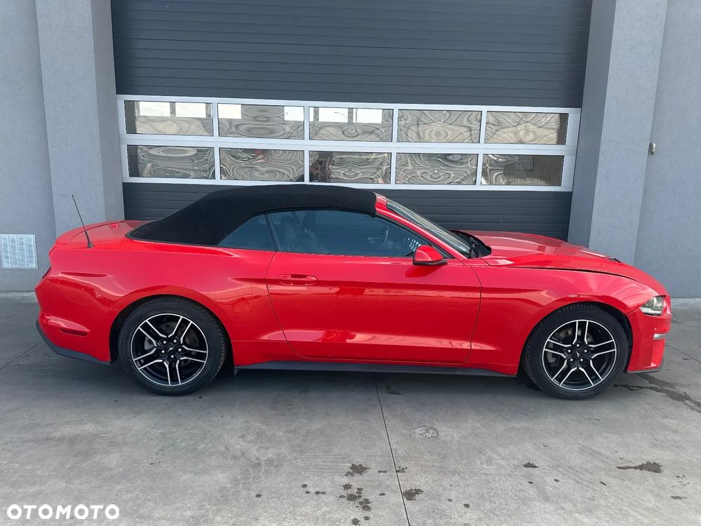 Ford Mustang - 4