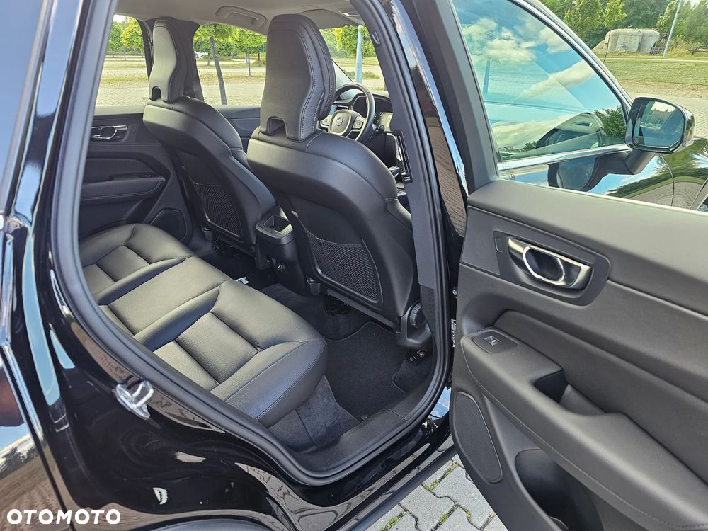Volvo XC 60 D4 Momentum Pro - 23