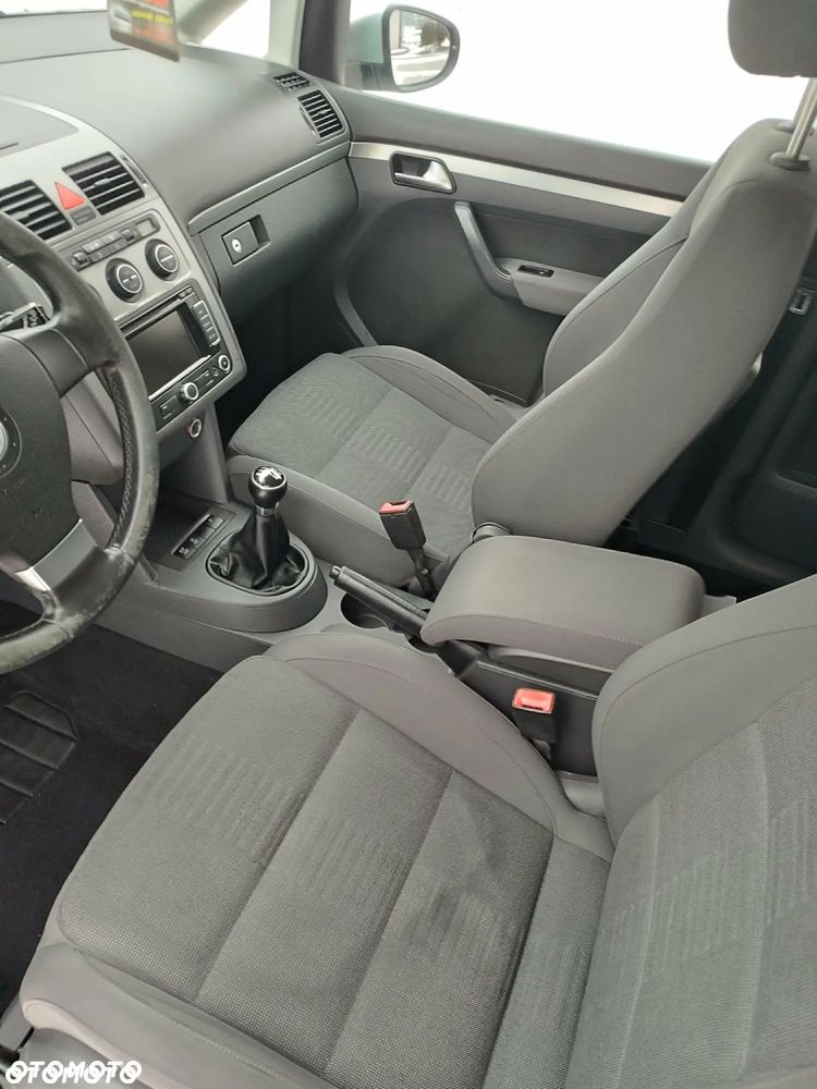 Volkswagen Touran 2.0 TDI DPF Highline - 8