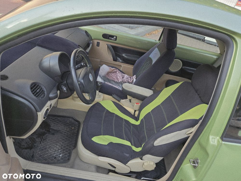 Volkswagen New Beetle - 12
