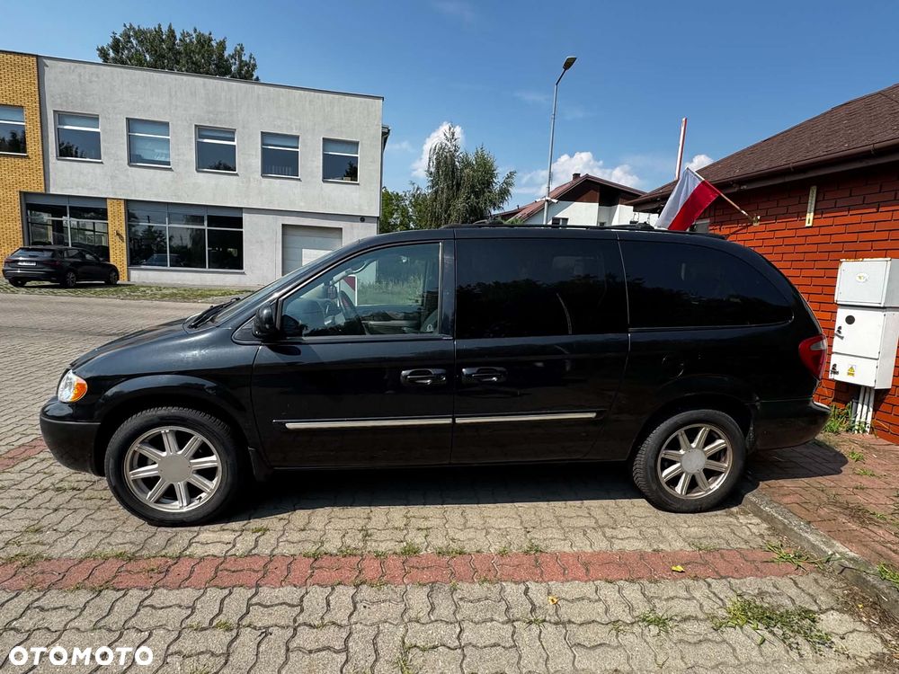 Chrysler Town & Country - 4