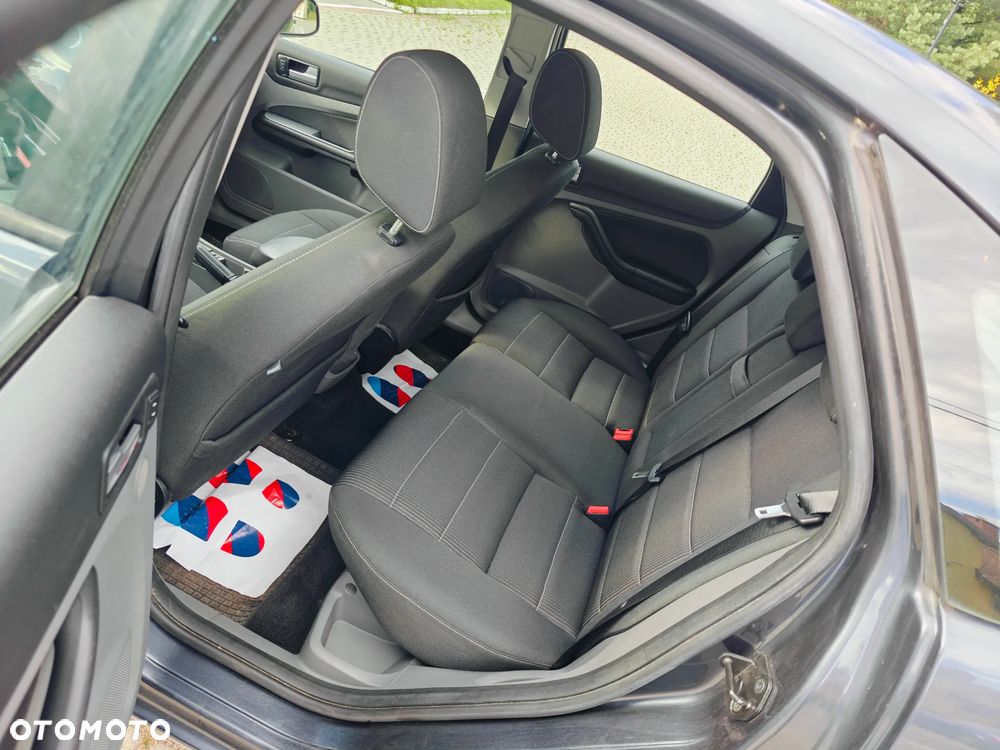 Ford Focus 1.8 Ghia - 11