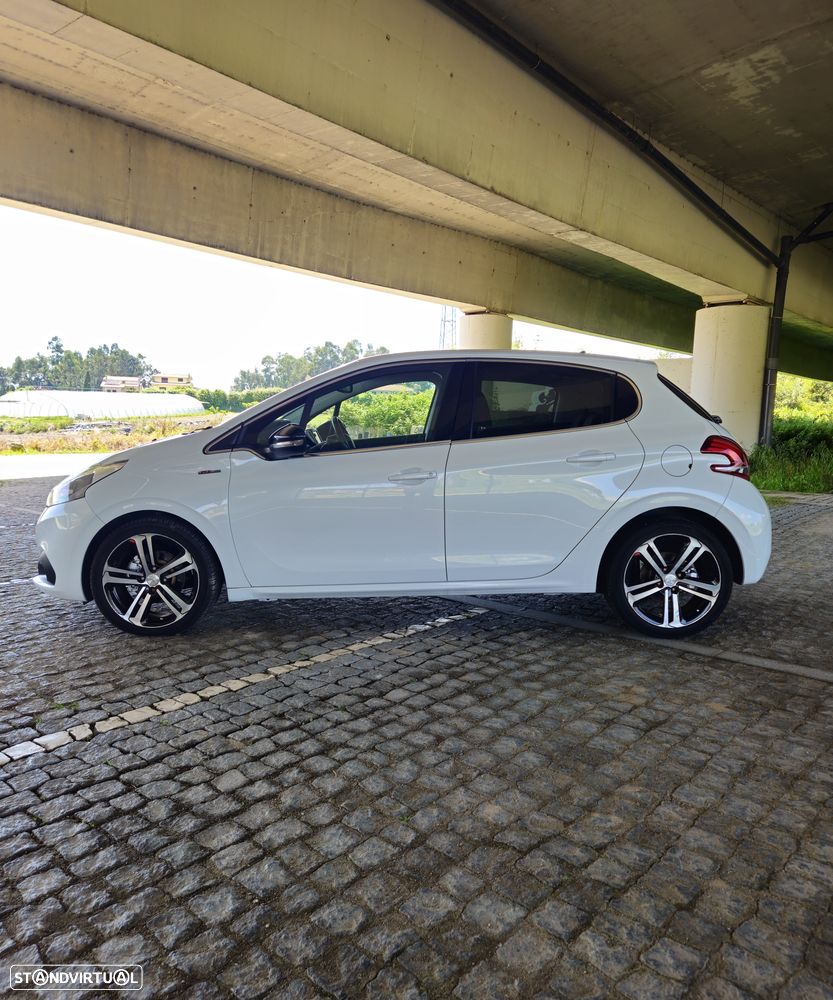 Peugeot 208 1.2 PureTech GT Line - 4