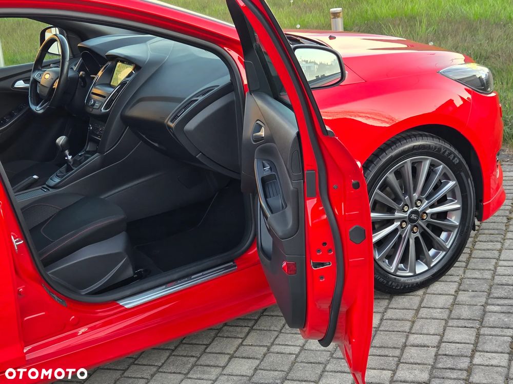 Ford Focus 1.0 EcoBoost Start-Stopp-System ST-LINE DESIGN - 30