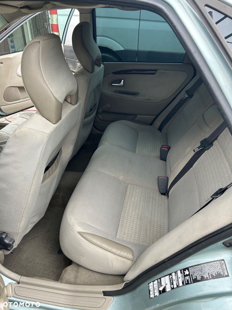 Volvo S40 1.8 - 12