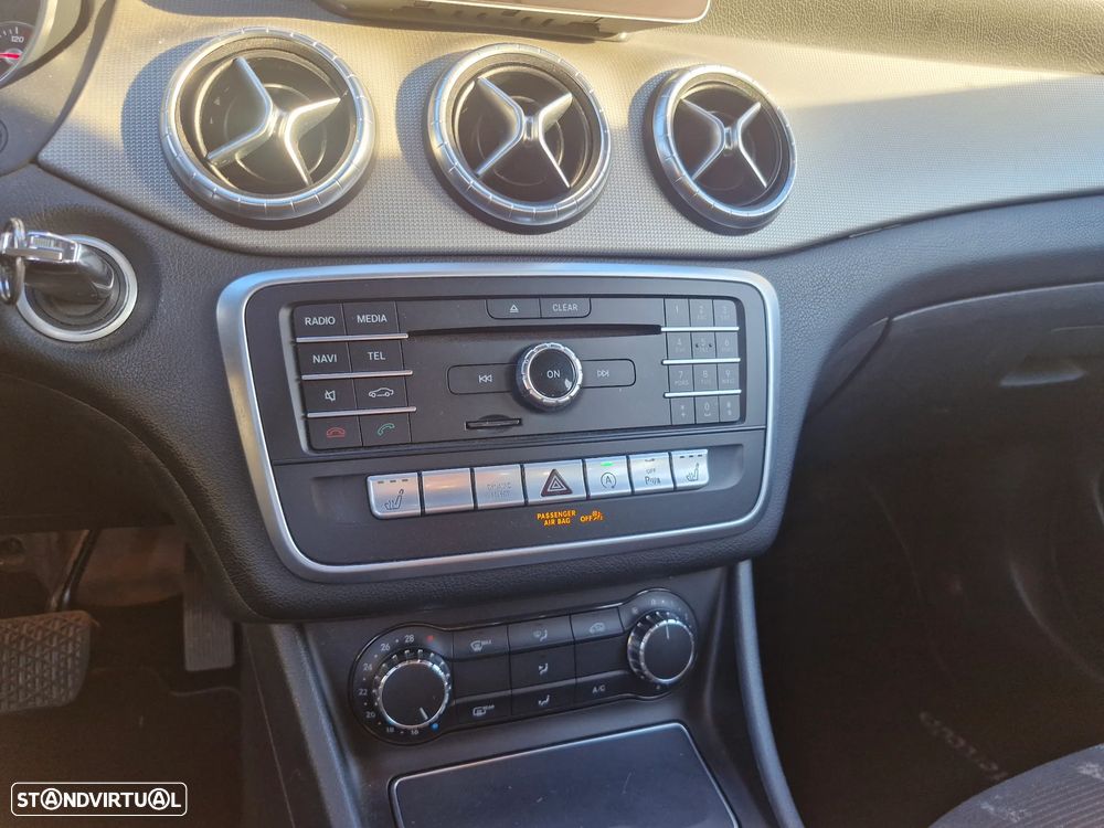 Mercedes-Benz CLA 220 CDI 7G-DCT Urban - 14