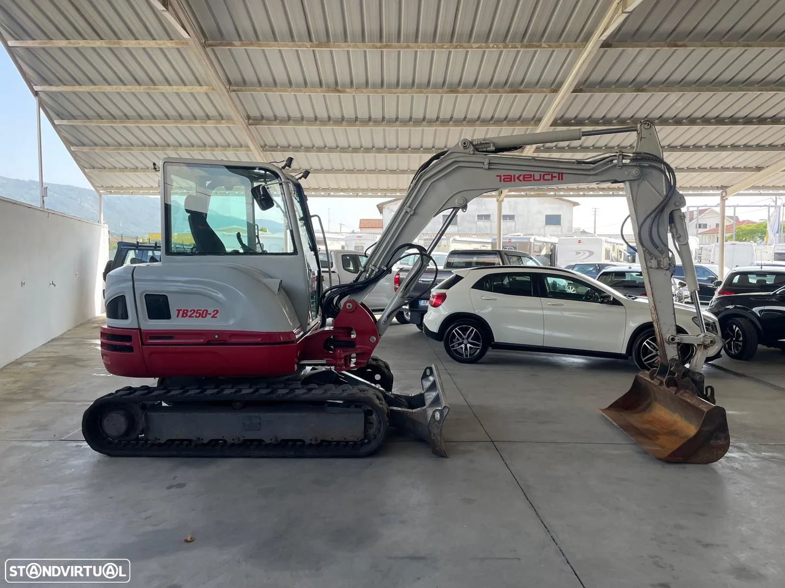 Takeuchi TB 250-2 Giratória - 3