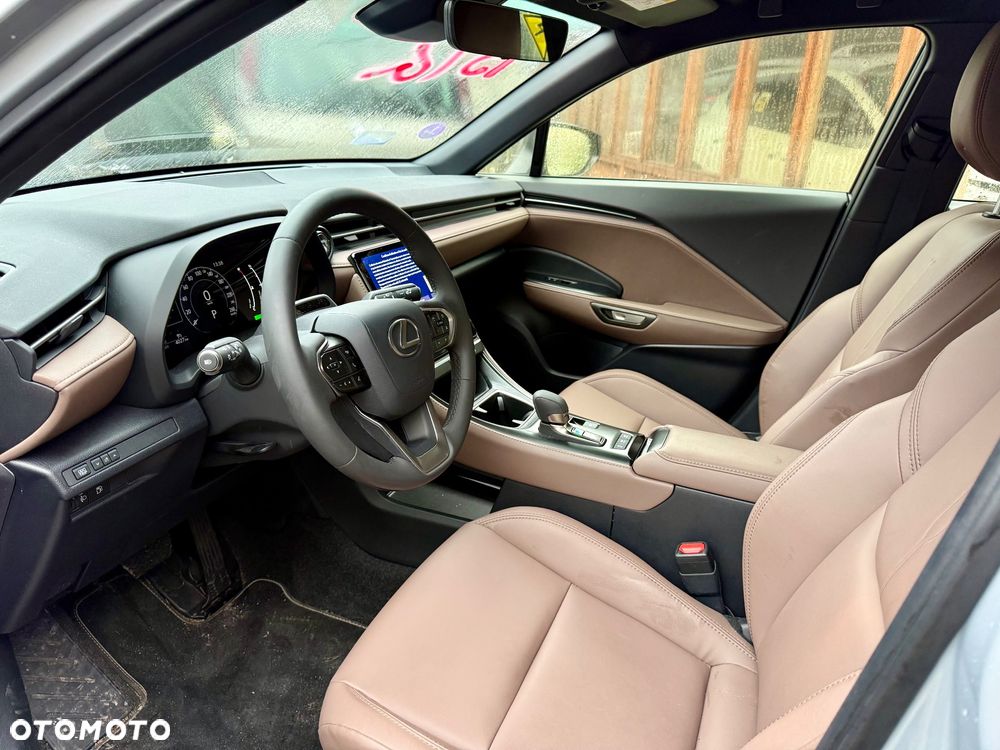 Lexus LBX FWD Emotion - 28