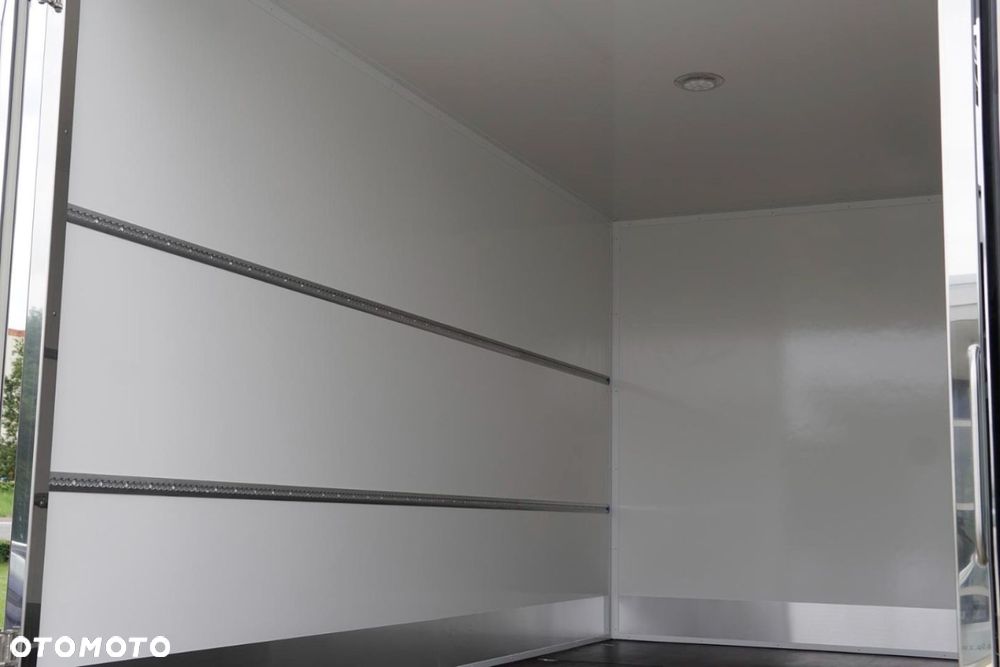 Mercedes-Benz Sprinter - 23