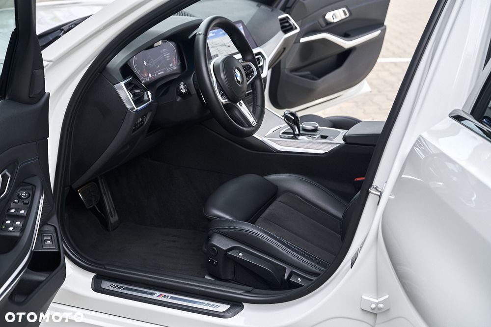 BMW 3 Series 2019 photo 3